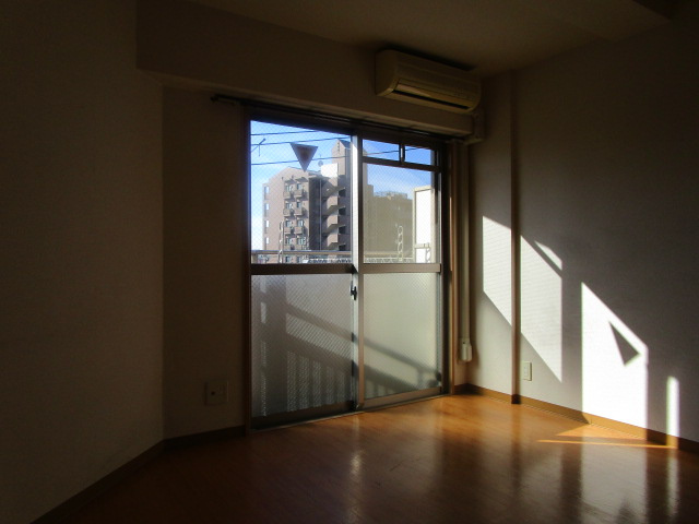 ルミエール加島の洋室