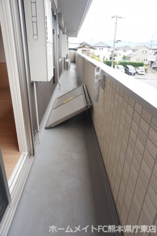 熊本市東区桜木２丁目のアパートのバルコニー