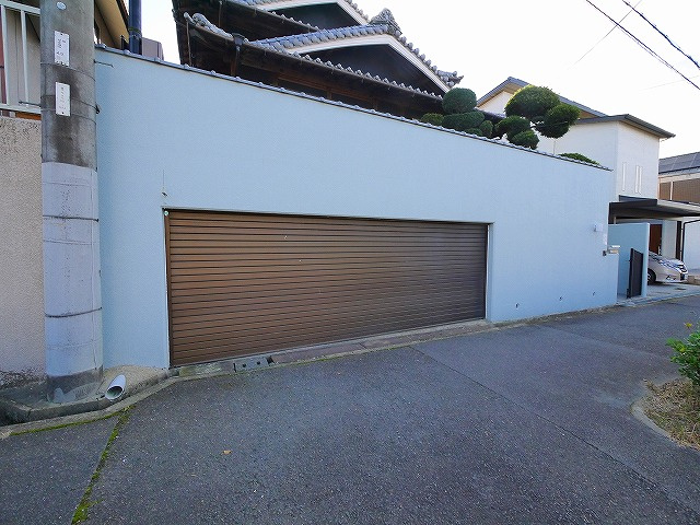 田中邸の駐車場