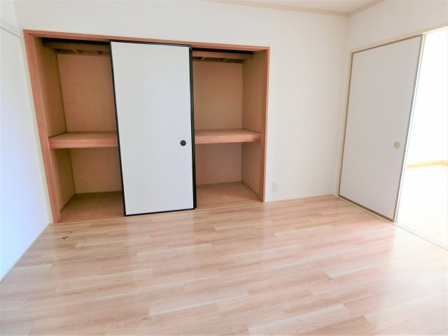 ラフォーレ東部台の洋室