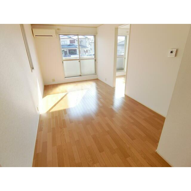 熊本市北区龍田７丁目のアパートの居間・リビング