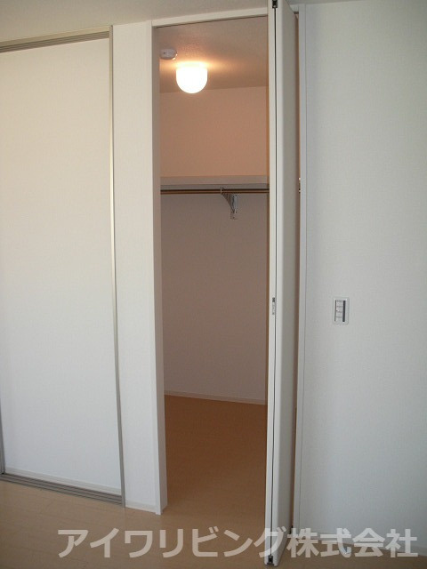 ウィステリアの収納|ウォークインクローゼット【ウィステリア】