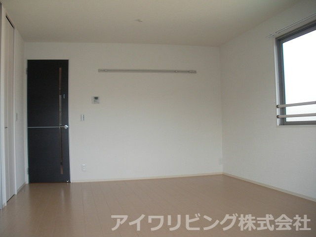 ウィステリアの洋室|洋室13帖【ウィステリア】