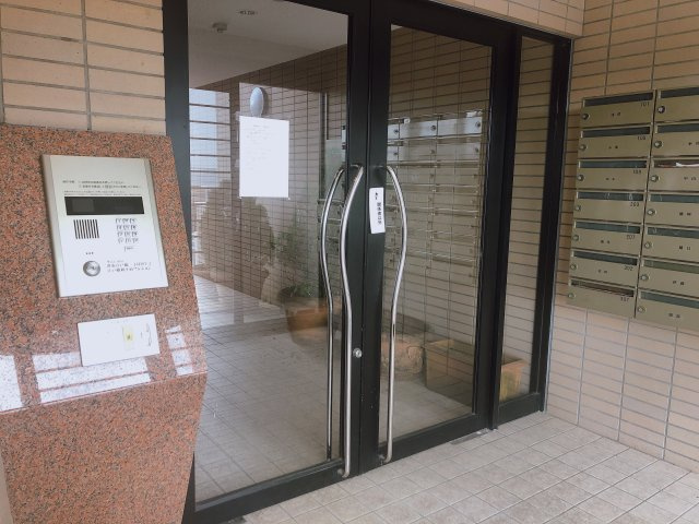江戸橋利平治マンションのエントランス