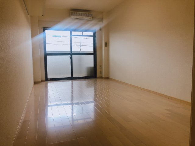 江戸橋利平治マンションの居間・リビング