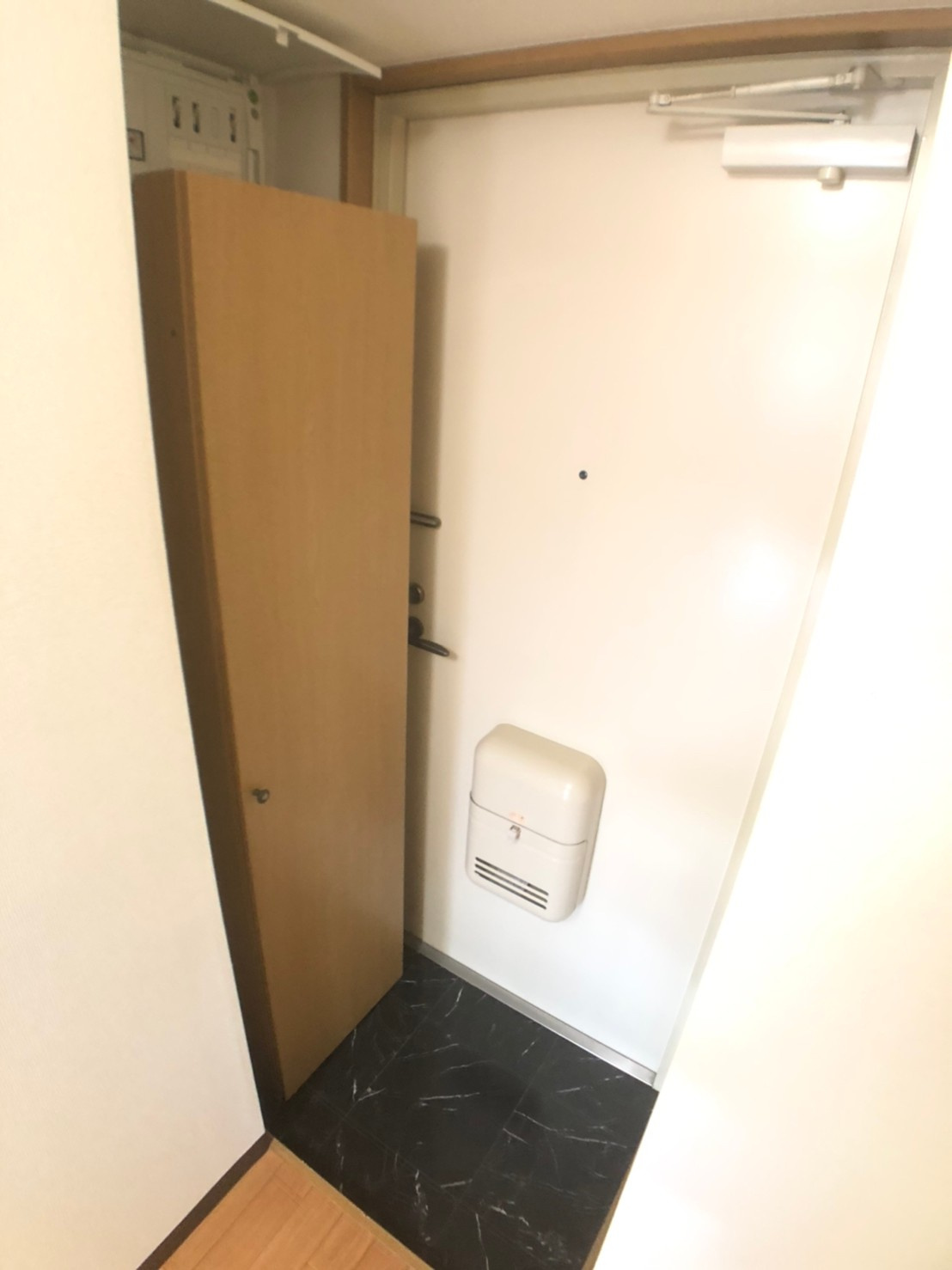 カサベルデ小阪　(近大　一人暮らし)の玄関