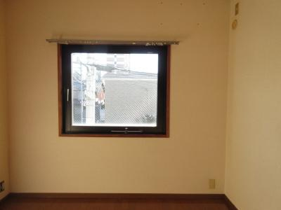 セトラⅠの子供部屋|寝室には大きな窓