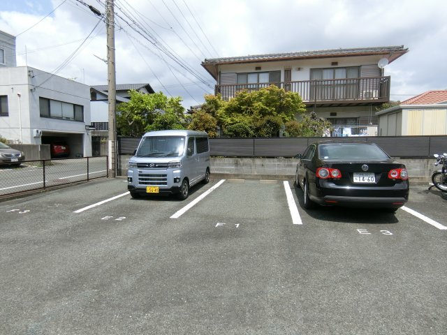 ルグラン嶋津の駐車場