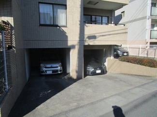 【駐車場】