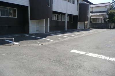 【駐車場】 | コンフォーティア | 駐車場完備です