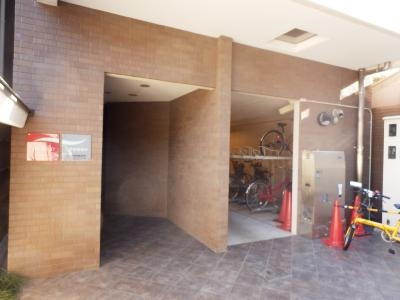 SWISS京都堀川WEST（スイス京都堀川ウエスト）のエントランス