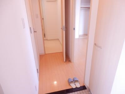 SWISS京都堀川WEST（スイス京都堀川ウエスト）の内装|玄関から