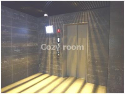 【その他共用部分】 | コンフォリアリヴ新大阪Q | １階防犯カメラ付きのエレベーターホールです。