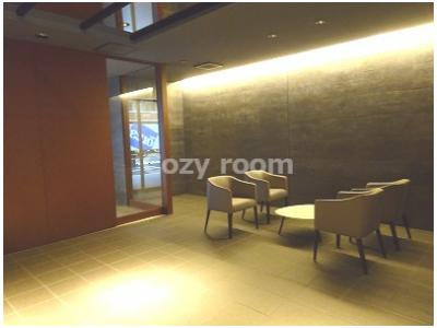 【ロビー】 | コンフォリアリヴ新大阪Q | 落ち着いた雰囲気のロビーです