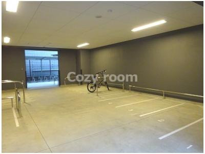 【その他共用部分】 | コンフォリアリヴ新大阪Q | 雨にも濡れないバイクや自転車置き場