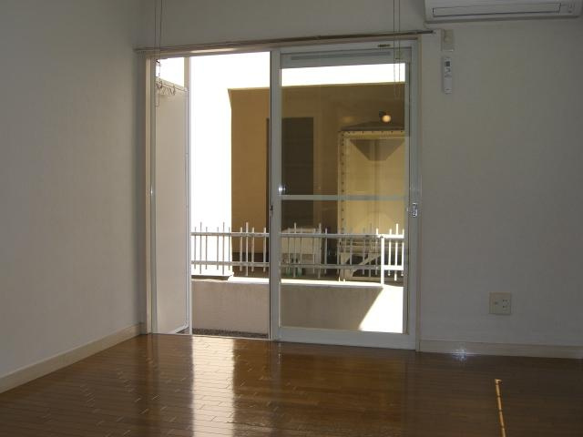 ジュネパレス市川第24Ｂの居間・リビング