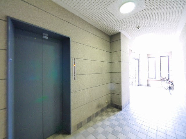 北之庄西町ビルのエントランス
