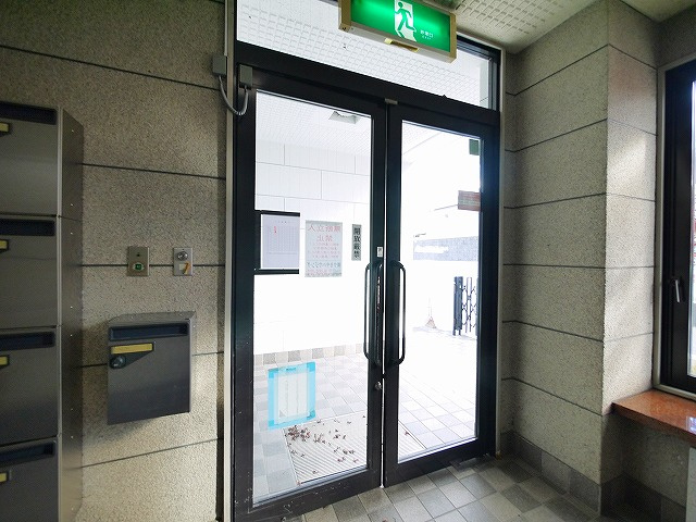 北之庄西町ビルのエントランス