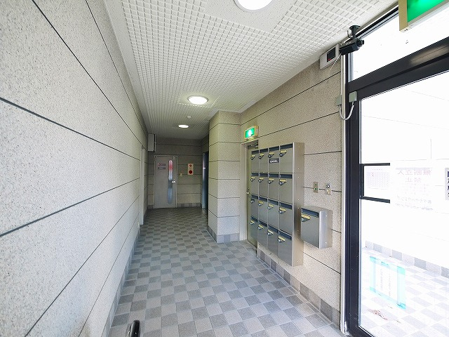 北之庄西町ビルのエントランス