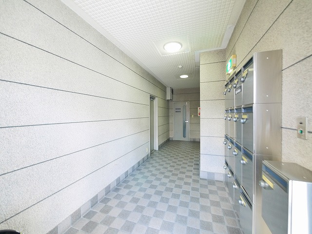 北之庄西町ビルのエントランス