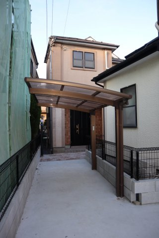朝日ヶ丘４丁目　中古戸建の駐車場|２台（車種によります。）可