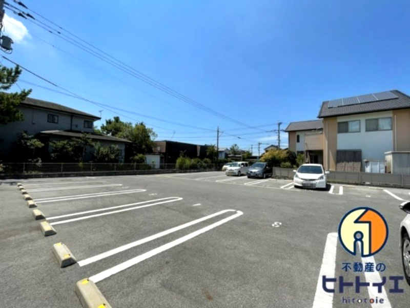 クレインの駐車場