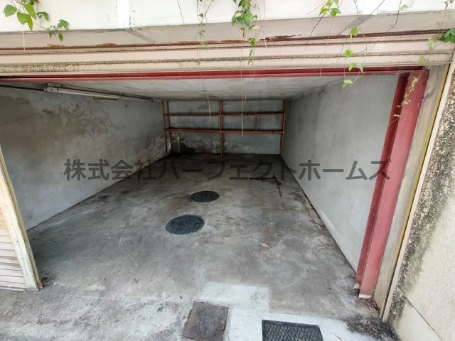 杉山手中古戸建の駐車場|奥行きたっぷりあります。