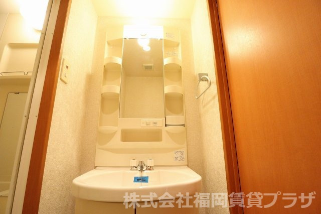 アイエムディビュードーム　5階の洗面所|別号室のものです。現状優先になります。