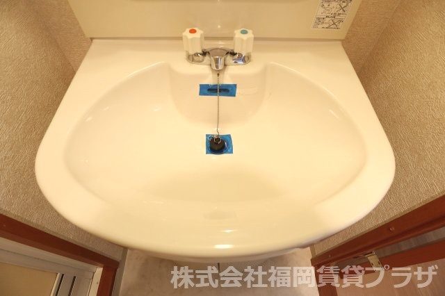 アイエムディビュードーム　5階の独立洗面台|別号室のものです。現状優先になります。