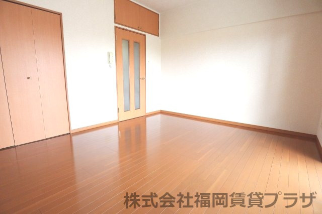 アイエムディビュードーム　5階の居間・リビング|別号室のものです。現状優先になります。