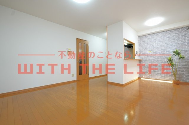 ドゥブラン上津【キャッシュバック対象物件】の居間・リビング|ゆったりとした居間です
