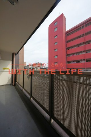 ドゥブラン上津【キャッシュバック対象物件】のバルコニー|暖かな日差しのふりそそぐバルコニー