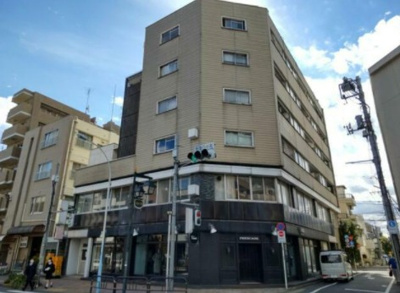 【外観】 | 亀屋ビル | 鉄筋コンクリート造のがっちりとした建物。