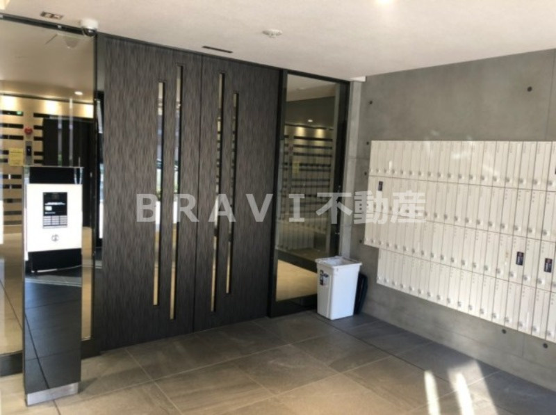 S-RESIDENCE谷町五丁目（エスレジデンス谷町五丁目）　BRAVI不動産のエントランス|【S-RESIDENCE谷町五丁目】おしゃれなエントランス
