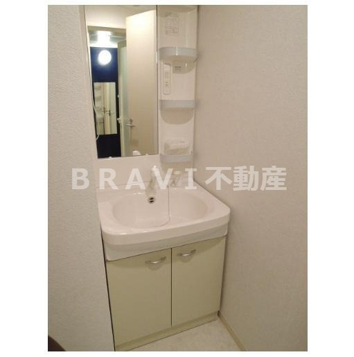 フレンシアノイエ内本町　BRAVI不動産の洗面所|【ラクラス内本町】ゆったりとスペースのある洗面所