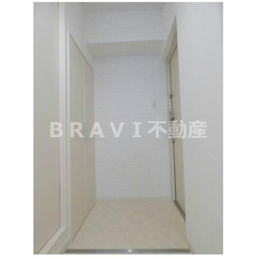 フレンシアノイエ内本町　BRAVI不動産の玄関|【ラクラス内本町】収納もある玄関です