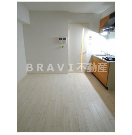 フレンシアノイエ内本町　BRAVI不動産の居間・リビング|【ラクラス内本町】おしゃれなリビングです