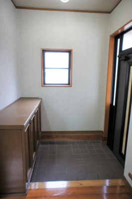 【玄関】 | 秋月貸店舗付住宅