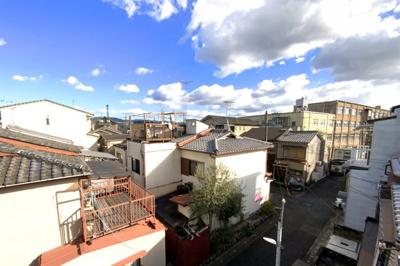 【展望】 | 伏見区竹田桶ノ井町　中古戸建 | 3階部分から見えるのは『竹田小学校』です。200ｍ先に小学校があるので通学面では親御様も安心して頂けます。