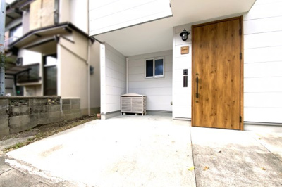 【駐車場】 | 伏見区竹田桶ノ井町　中古戸建 | 駐車は1台が可能です(*´▽｀*)ニトリ、ドン・キホーテ、ユニクロなどが車で約6分圏内に。