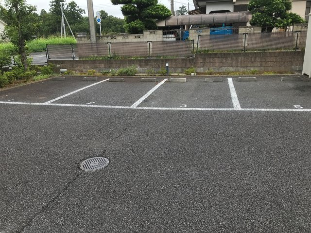 クレールスクエアＡの駐車場