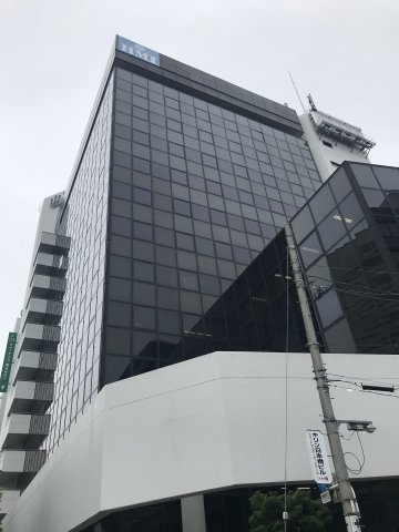 山万ビルの外観