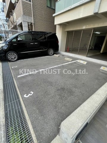 ROJI01の駐車場