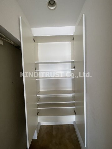 ROJI01の玄関|収納もある玄関です