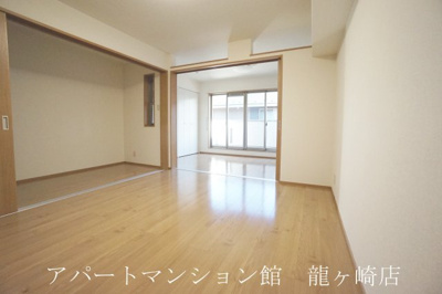 【居間・リビング】 |  グリーンテラス(Green Terrace)　A