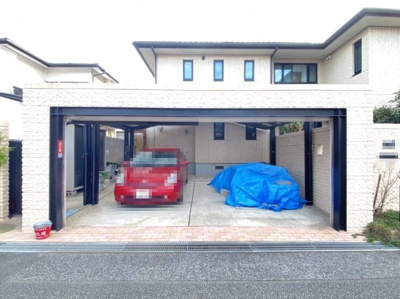 【駐車場】 | 取手市戸頭8丁目 中古戸建 | シャッター付きガレージは2台分駐車可能です！