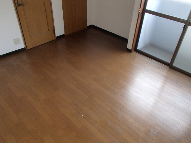 【居間・リビング】 | 雅ハイツⅠ | こちらの居間で趣味の時間をお楽しみください