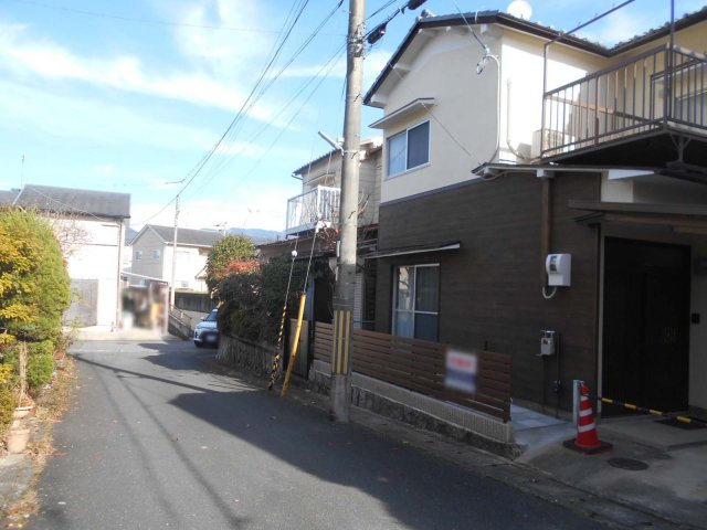 【前面道路含む現地写真】 | 亀岡　篠町広田二丁目　一戸建 | 第一種低層住居専用地域の閑静な住宅地