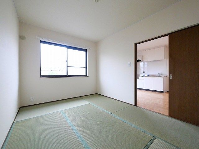コンフォルト平松の和室