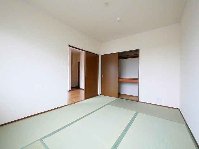 コンフォルト平松の和室